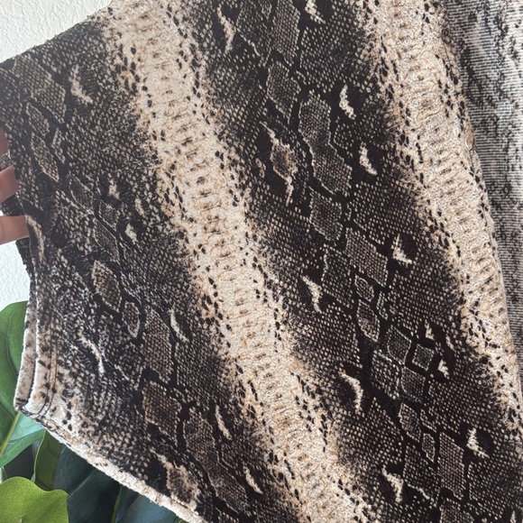 Lucky & Blessed Large Snake Print open front shrug - Picture 3 of 6